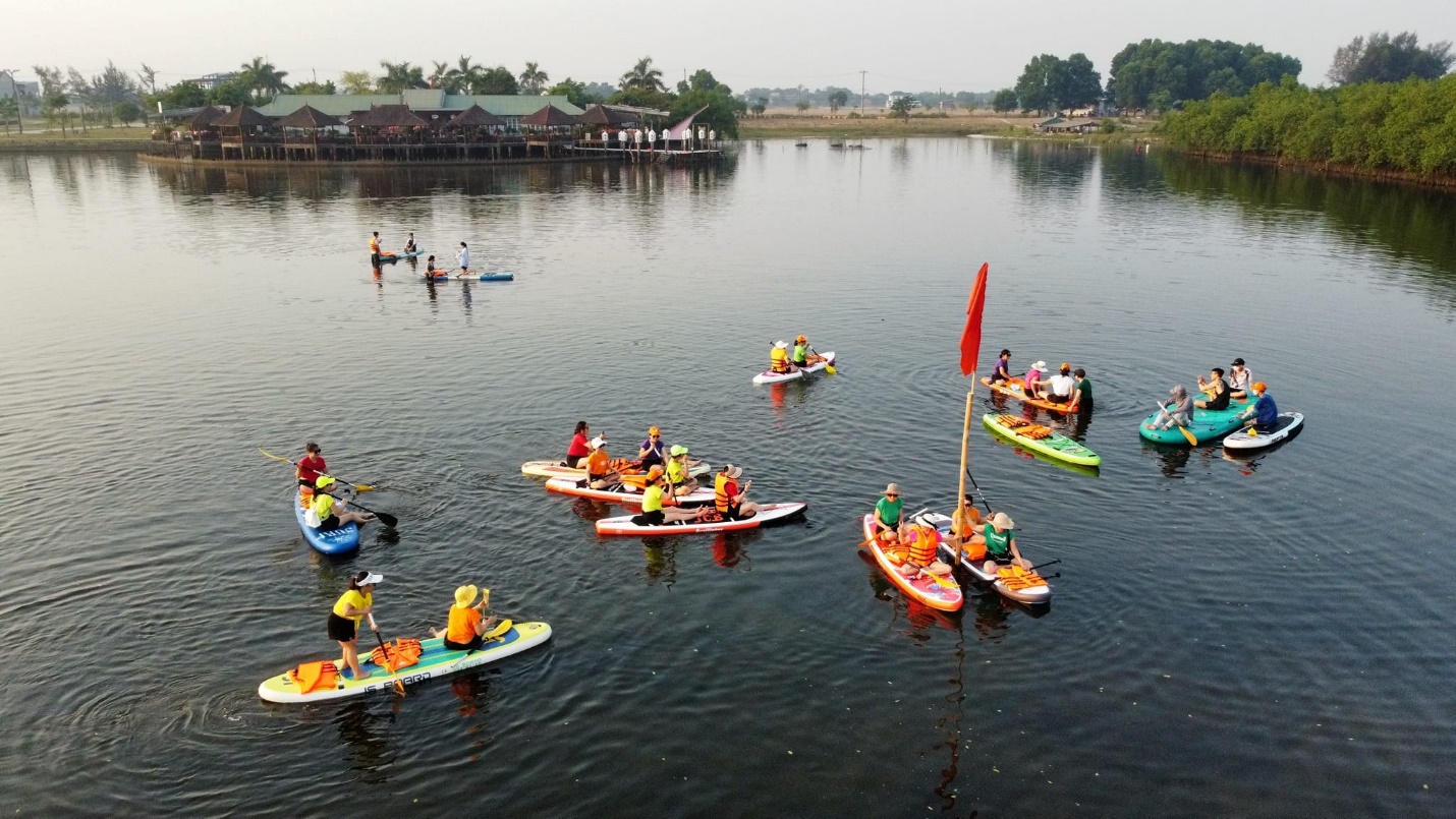 Trải nghiệm chèo SUP, thưởng ngoạn cảnh đẹp hệ đầm phá nước lợ lớn nhất Đông Nam Á - 10