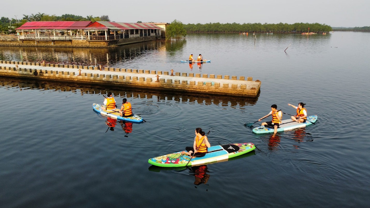 Trải nghiệm chèo SUP, thưởng ngoạn cảnh đẹp hệ đầm phá nước lợ lớn nhất Đông Nam Á - 2