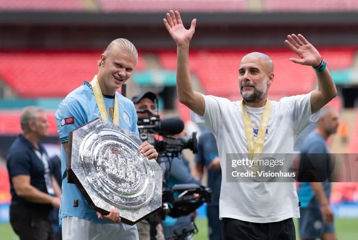 Sếp Ngoại hạng Anh hé lộ Man City nguy cơ bị trừ 80 điểm, liệu có xuống hạng? - 1
