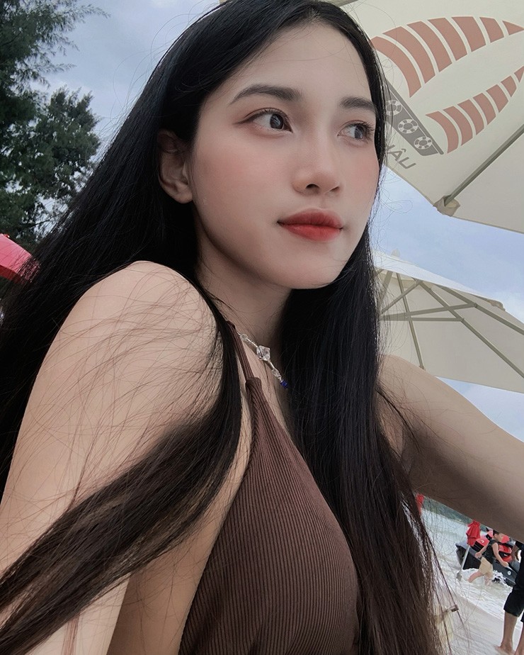 Hot girl bóng chuyền Nguyễn Thị Phương quyến rũ ở biển, Thanh Thúy có thể nhận lương “khủng” - 3