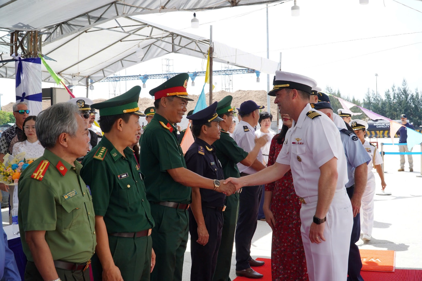 doan cong tac chuong trinh doi tac thai binh duong va thien than thai binh duong den quang ngai - 1