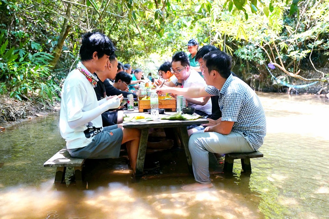 Lễ Quốc khánh 2/9: Tới Làng Nhỏ, đắm chìm trong vẻ đẹp nguyên sơ của núi rừng - 6