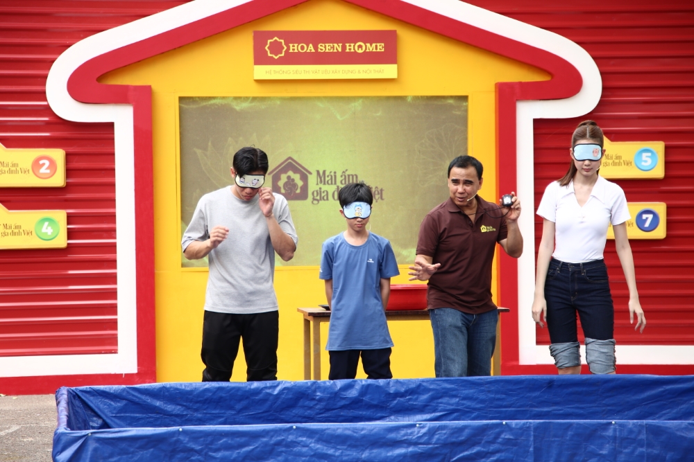 Bé trai bị mẹ ruột bỏ rơi khi mới lọt lòng, chưa kịp lớn thì mẹ nuôi qua đời khiến Quyền Linh khóc nghẹn - 2