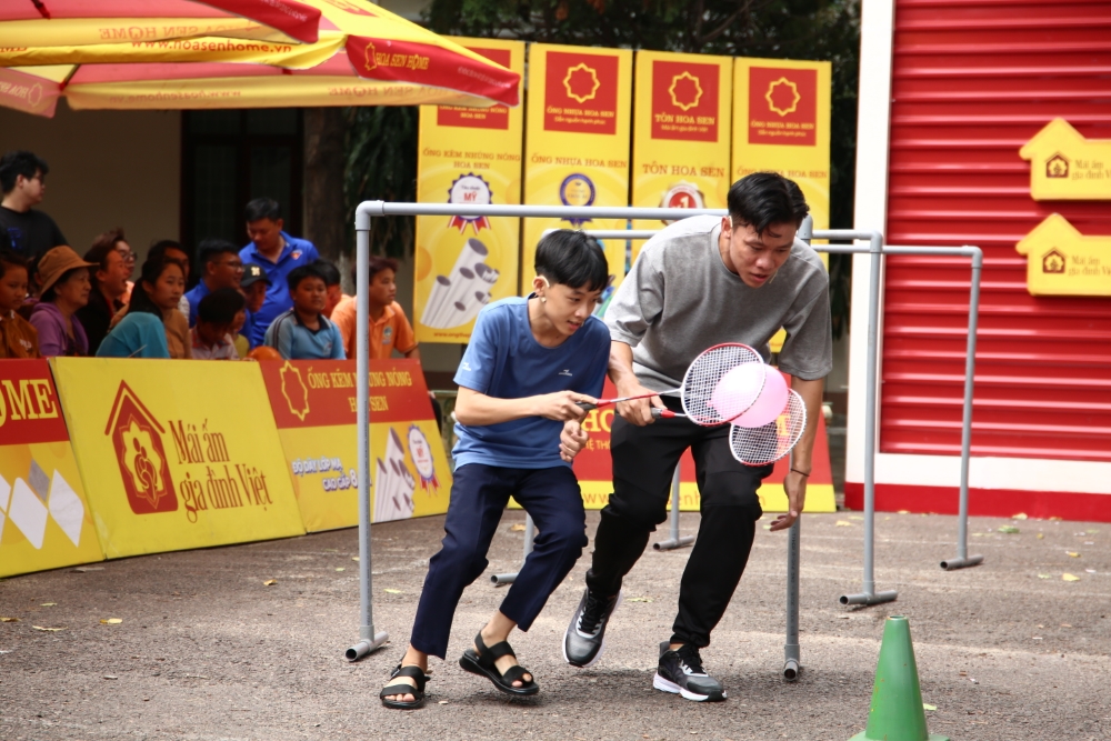 Bé trai bị mẹ ruột bỏ rơi khi mới lọt lòng, chưa kịp lớn thì mẹ nuôi qua đời khiến Quyền Linh khóc nghẹn - 3