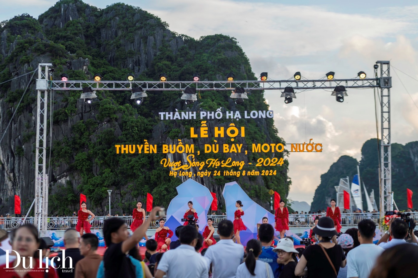 man nhan man trinh dien du luon, thuyen buom tren vinh ha long - 1