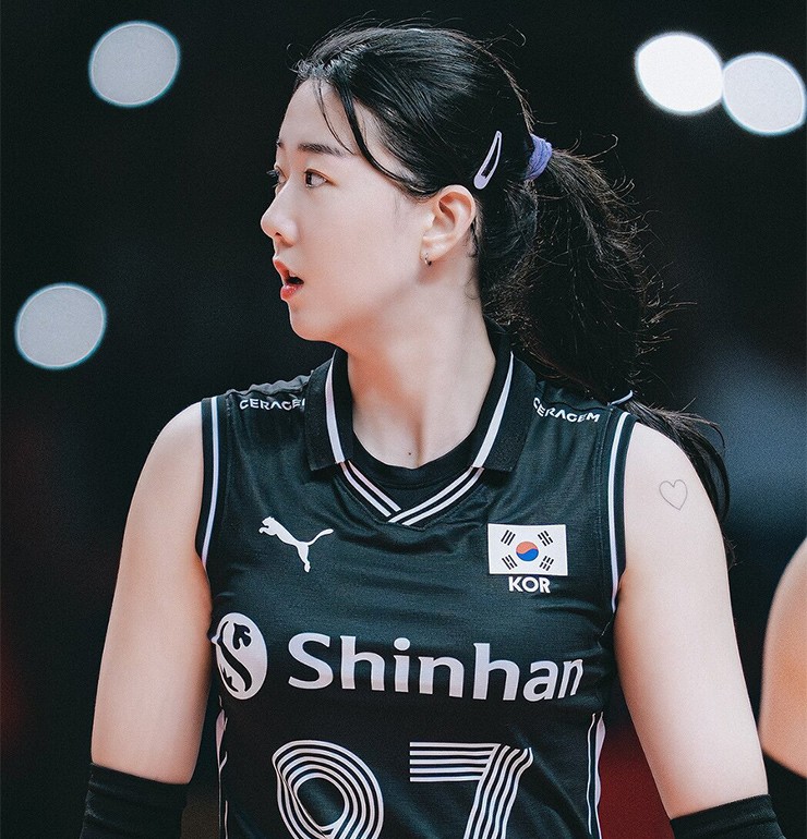 Hot girl bóng chuyền Hàn Quốc giúp đội nhà thắng đậm, tuyển Việt Nam gặp khó ở VTV Cup - 1