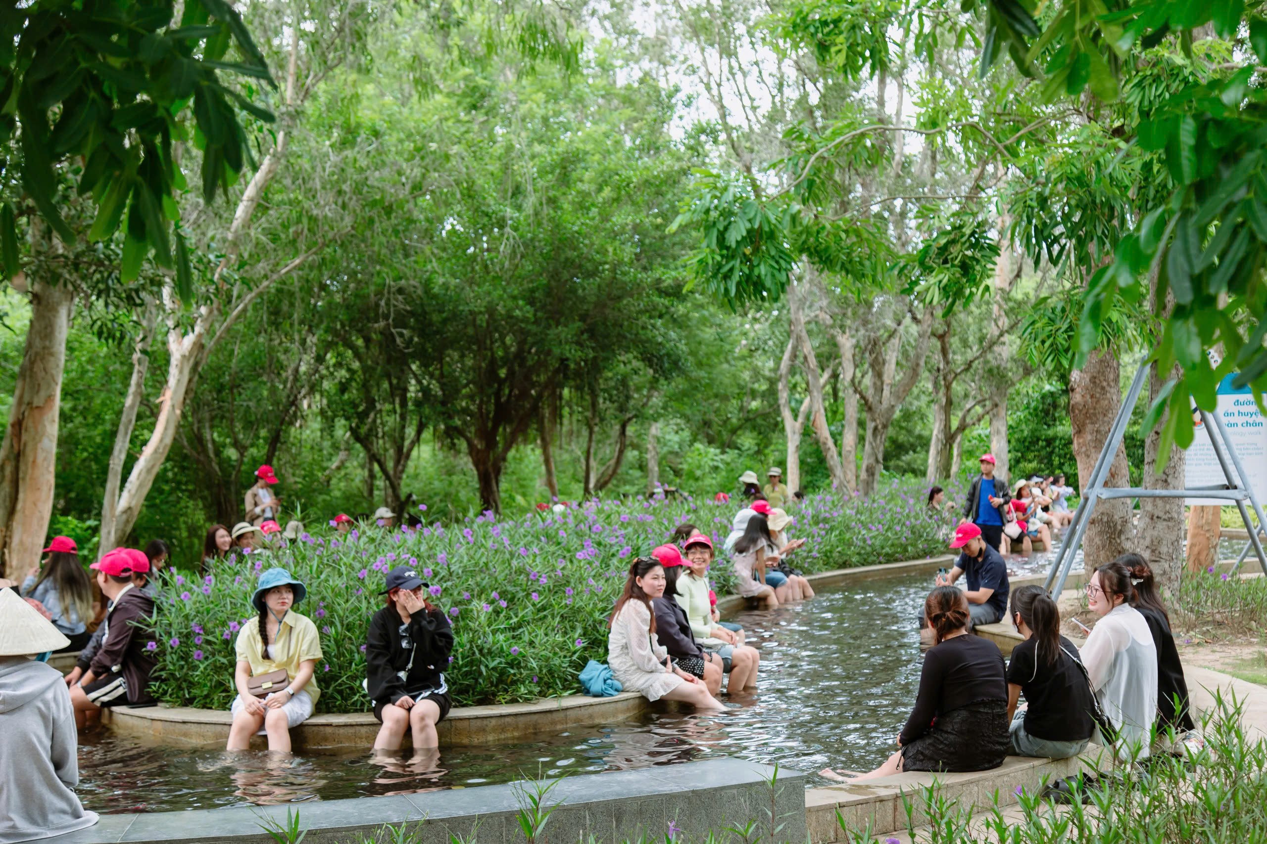 Lễ Quốc khánh 2/9: 'Cháy' tour nước ngoài, nhộn nhịp tour 'giờ chót' trong nước - 1