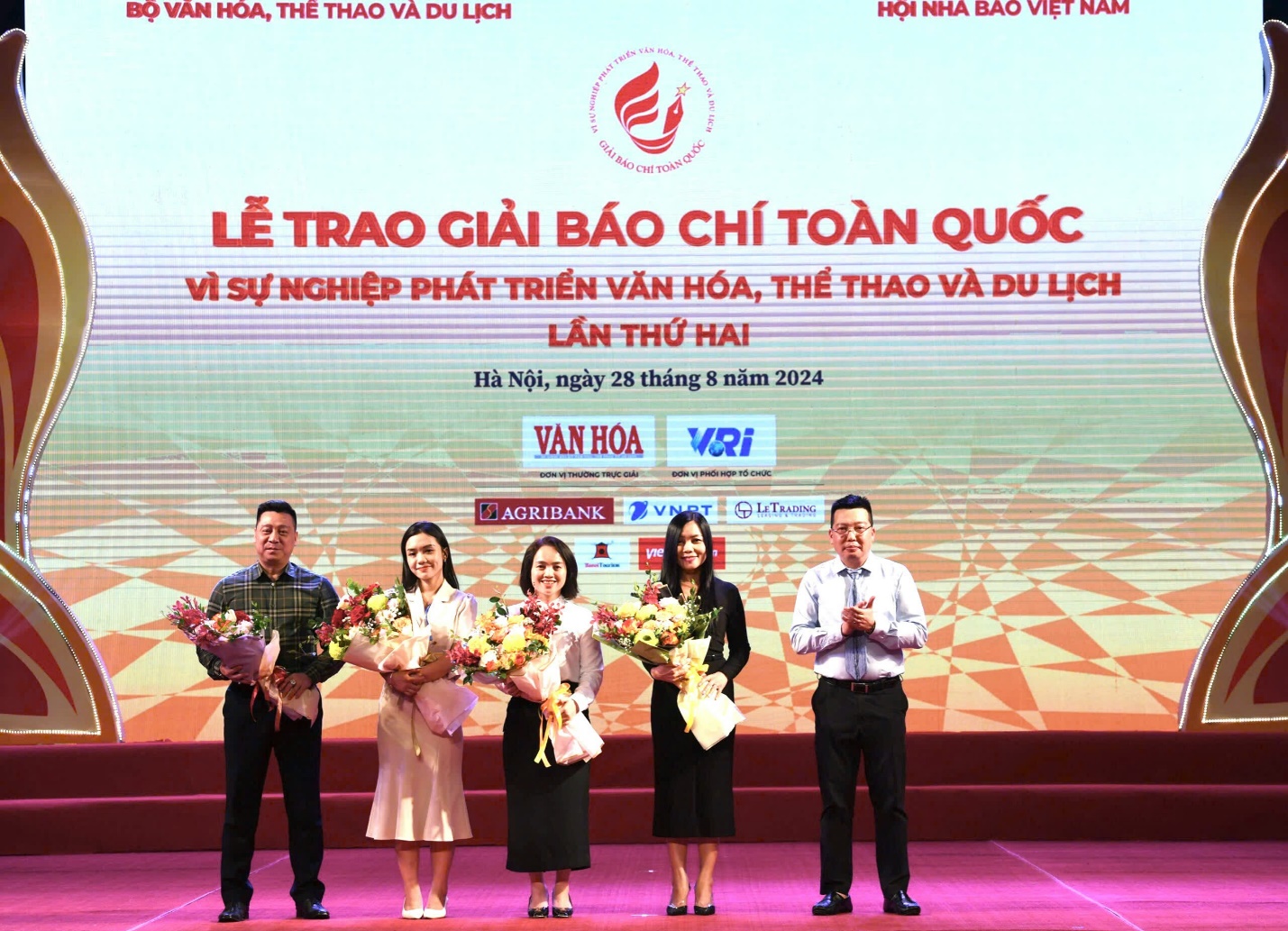 94 tác phẩm được trao giải báo chí về văn hóa, thể thao, du lịch - 1