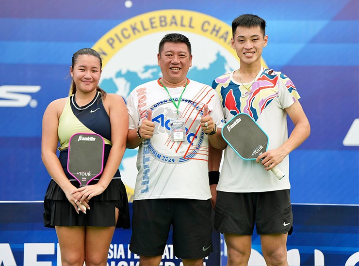 Tranh cãi nữ giới mặc trang phục như “đồ bơi” chơi pickleball, nhiều ý kiến trái chiều - 1