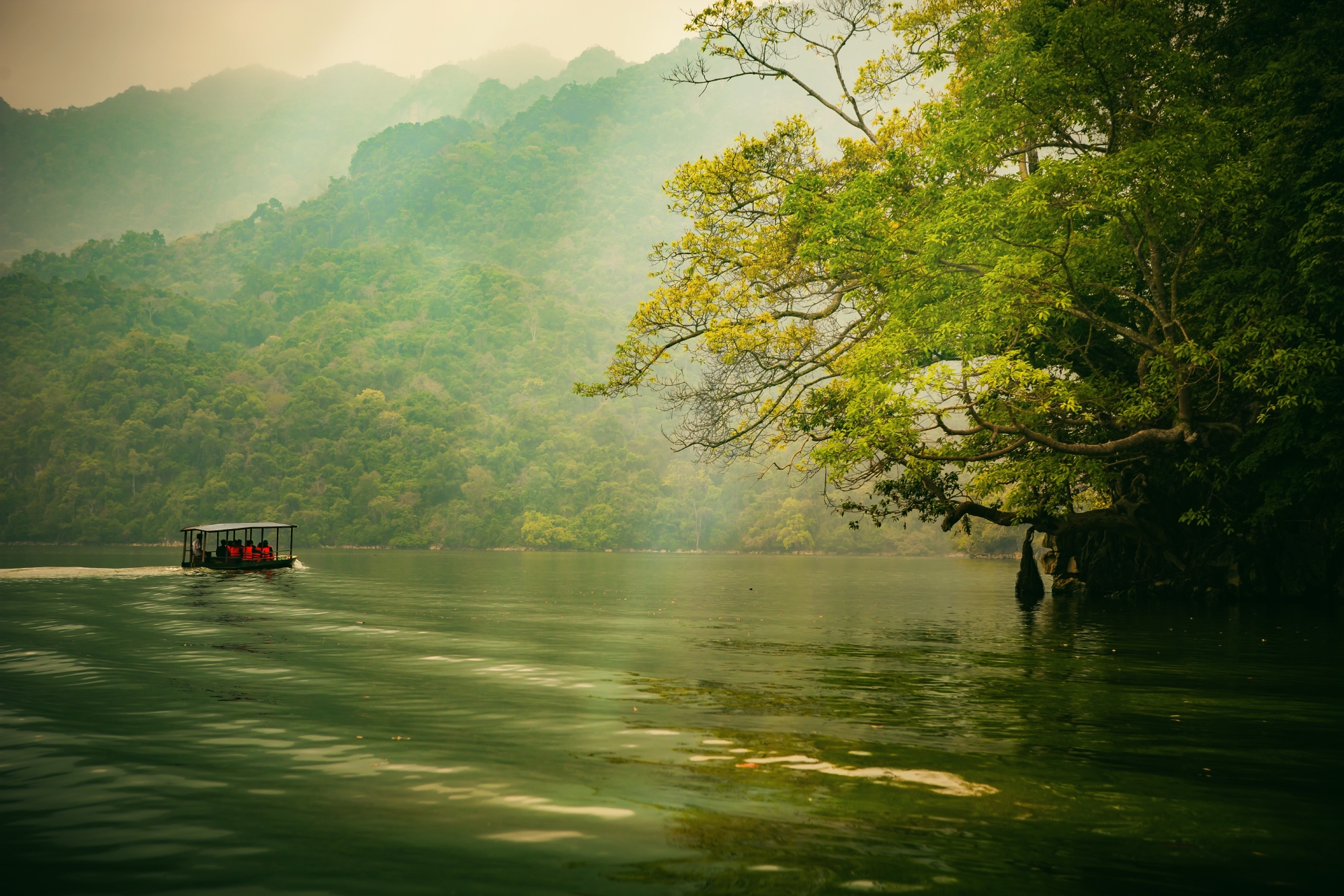 ba be hoang so ky vi ‘la lung’ trong mat du khach phap - 2