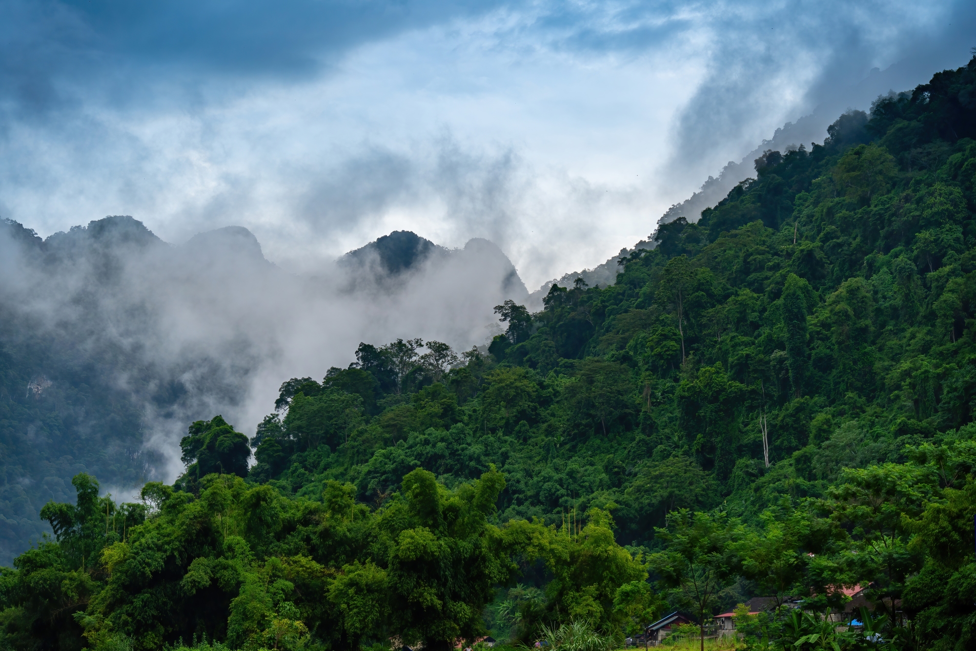 ba be hoang so ky vi ‘la lung’ trong mat du khach phap - 3