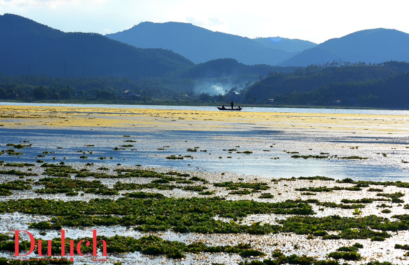 ‘tham reu khong lo’ tao nen buc tranh ky ao tren dam an khe - 2