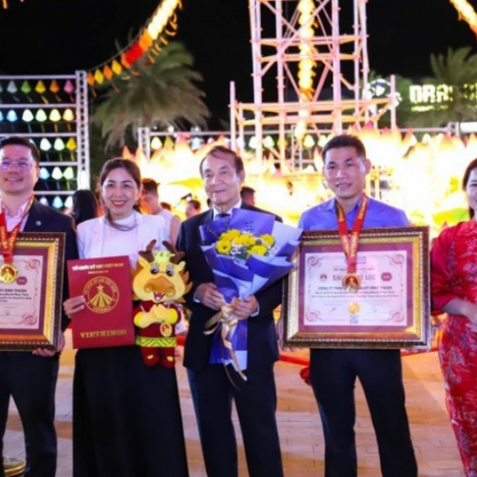 Giải trí - NovaWorld Phan Thiết tưng bừng đón cú đúp kỷ lục Việt Nam với công trình “Quảng trường lồng đèn biển”