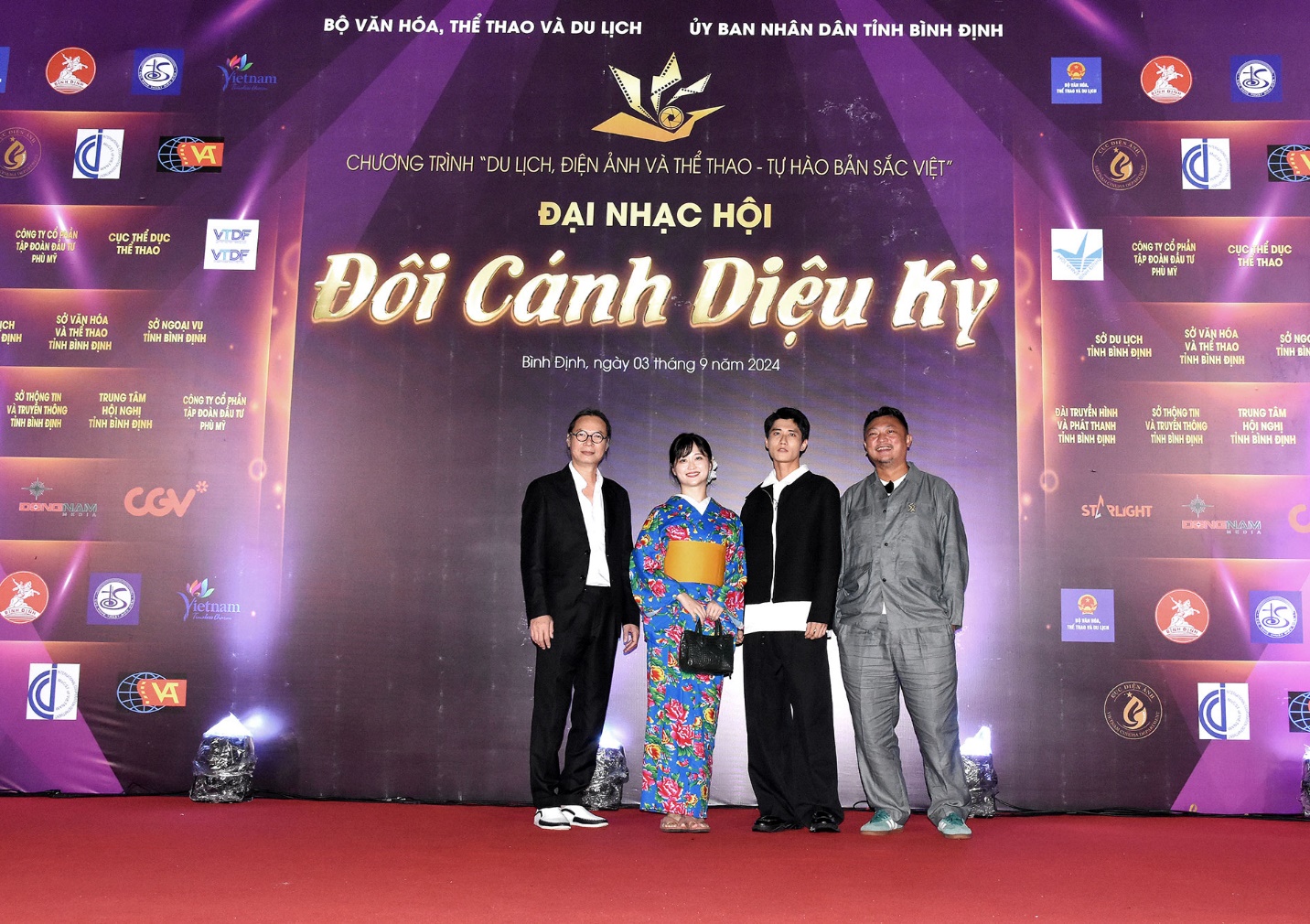 dien vien, hoa hau hoi ngo trong dem dai nhac hoi “doi canh dieu ky” - 18