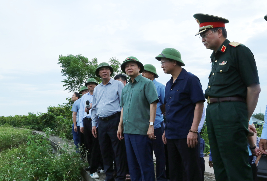 Phó Thủ tướng Trần Hồng Hà: Sẵn sàng phòng chống mưa lớn sau bão - 1