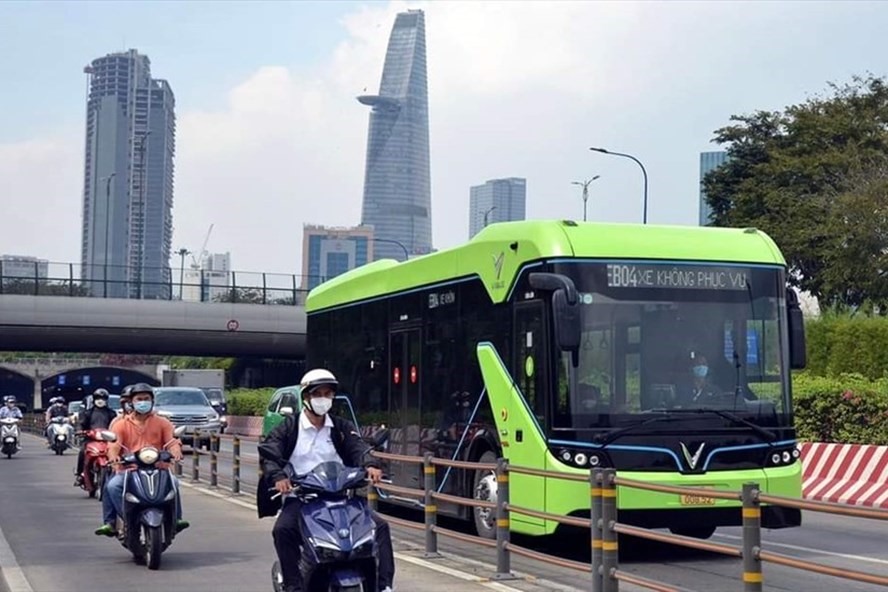 TP.HCM tiên phong chuyển đổi xe buýt điện để bảo vệ môi trường - 2