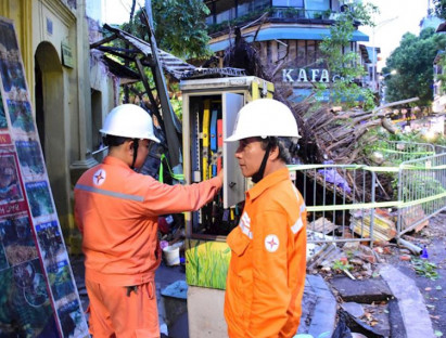  - EVNHANOI bác bỏ tin đồn cắt điện toàn Hà Nội vì bão số 3