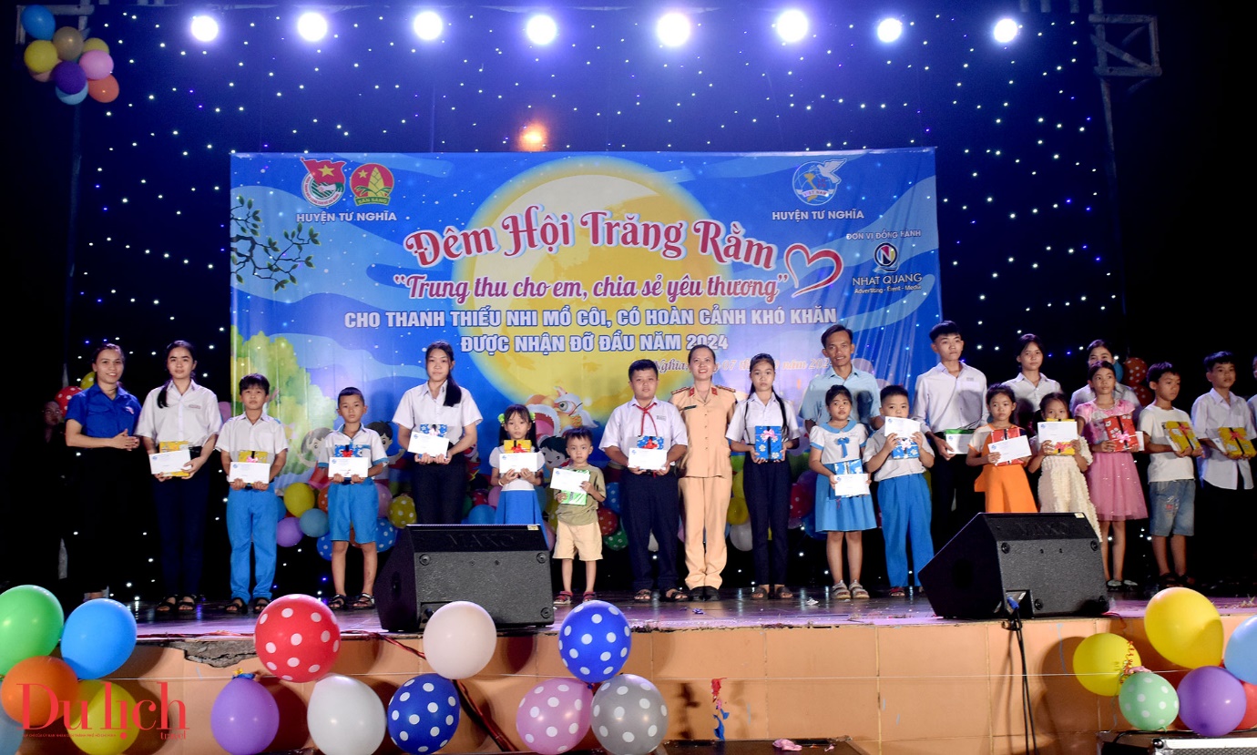 dem hoi trang ram “ trung thu cho em, chia se yeu thuong” - 14