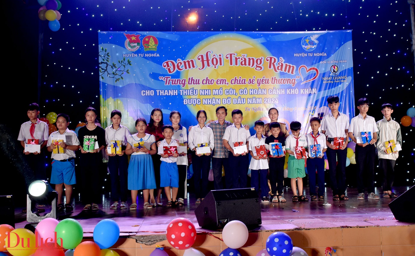 dem hoi trang ram “ trung thu cho em, chia se yeu thuong” - 10