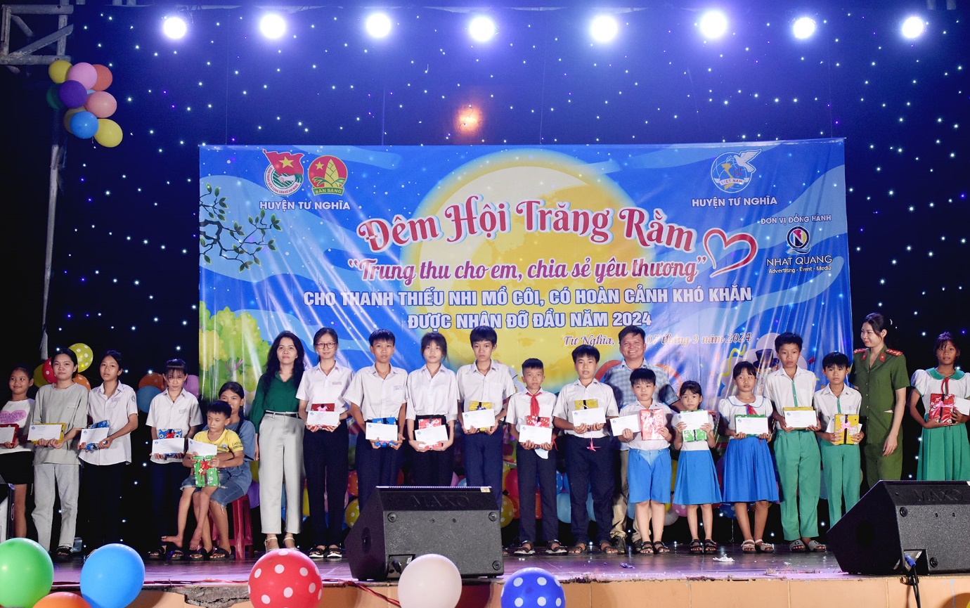 dem hoi trang ram “trung thu cho em, chia se yeu thuong” - 14