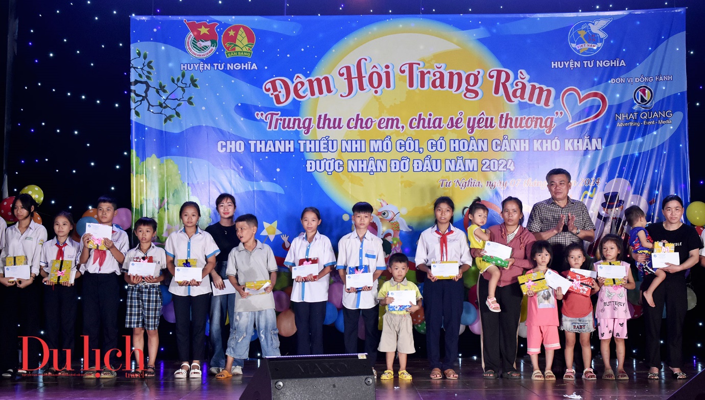 dem hoi trang ram “trung thu cho em, chia se yeu thuong” - 12