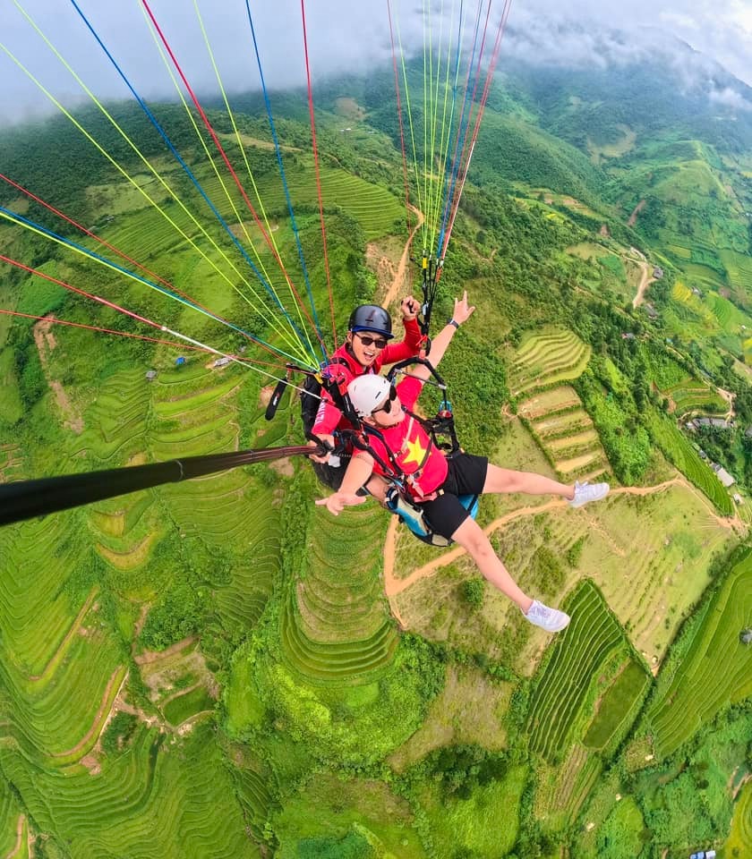 Bay dù lượn giữa không trung, chiêm ngưỡng vẻ đẹp Mù Cang Chải - 1