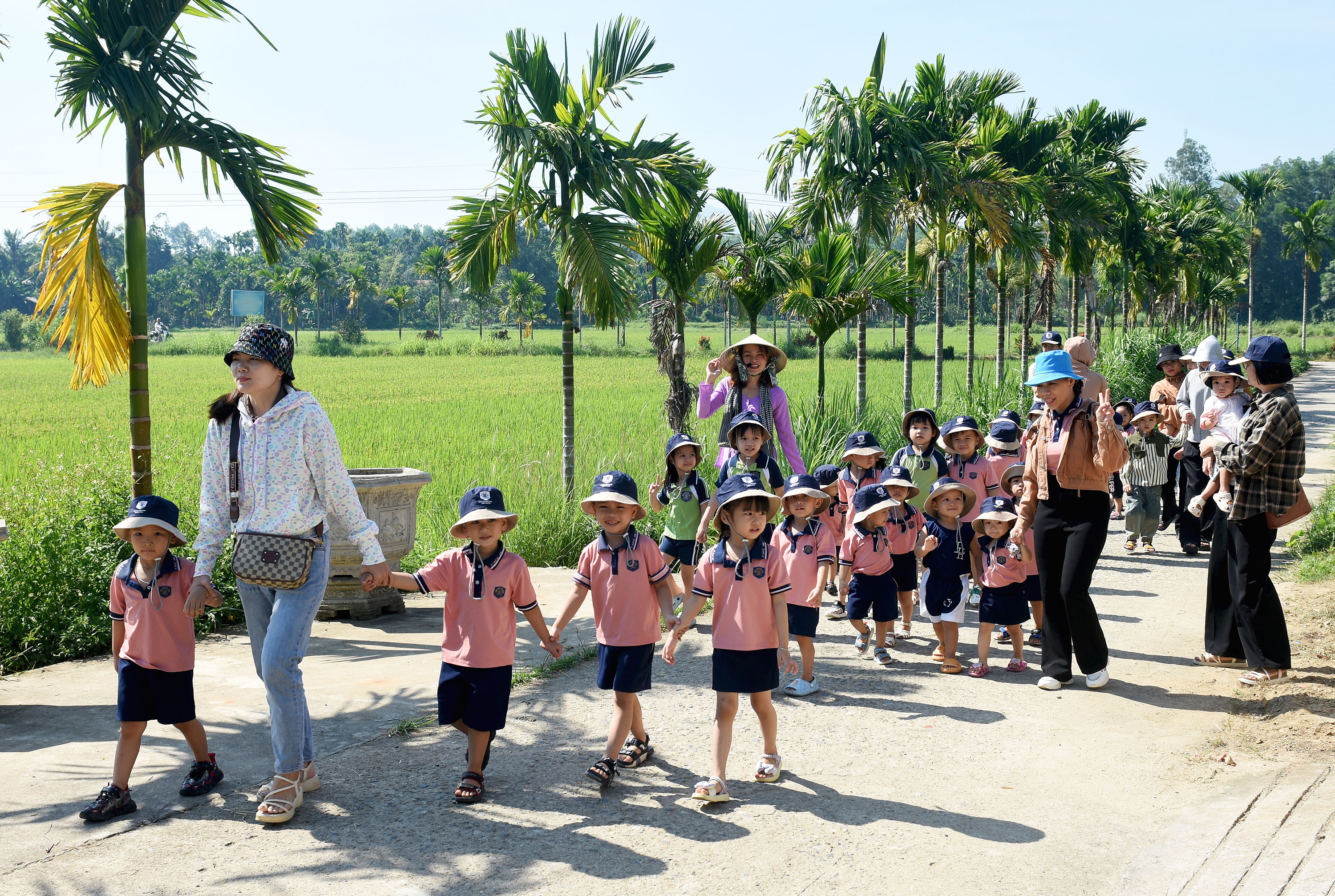 Người dân Nghĩa Hành làm giàu nhờ du lịch cộng đồng - 5