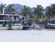 Tan hoang 'thiên đường' du lịch