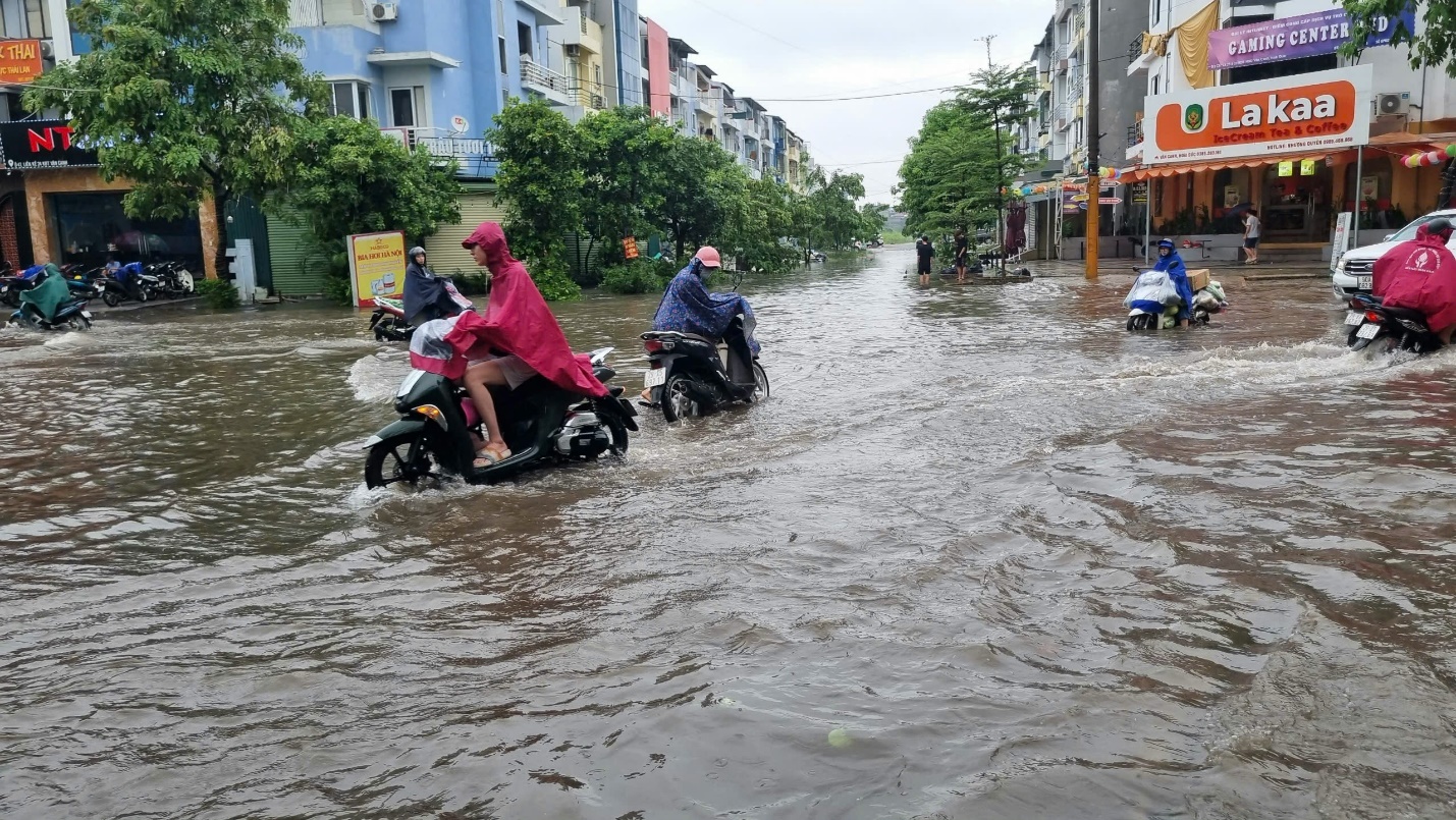 Người Hà Nội vật lộn trong biển nước - 6