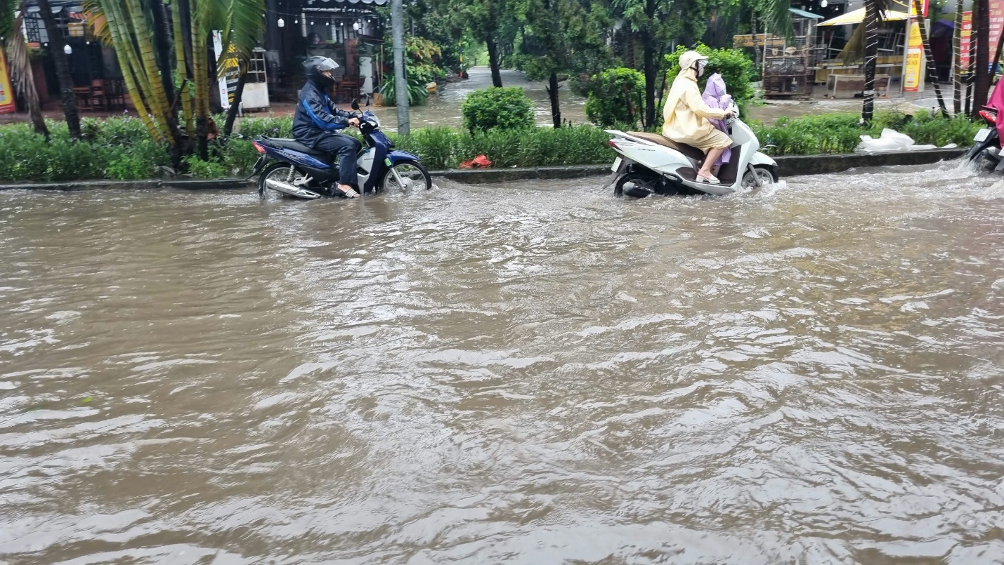 Lũ trên sông Hồng tại Hà Nội có khả năng đạt đỉnh vào trưa ngày 11/9 - 4