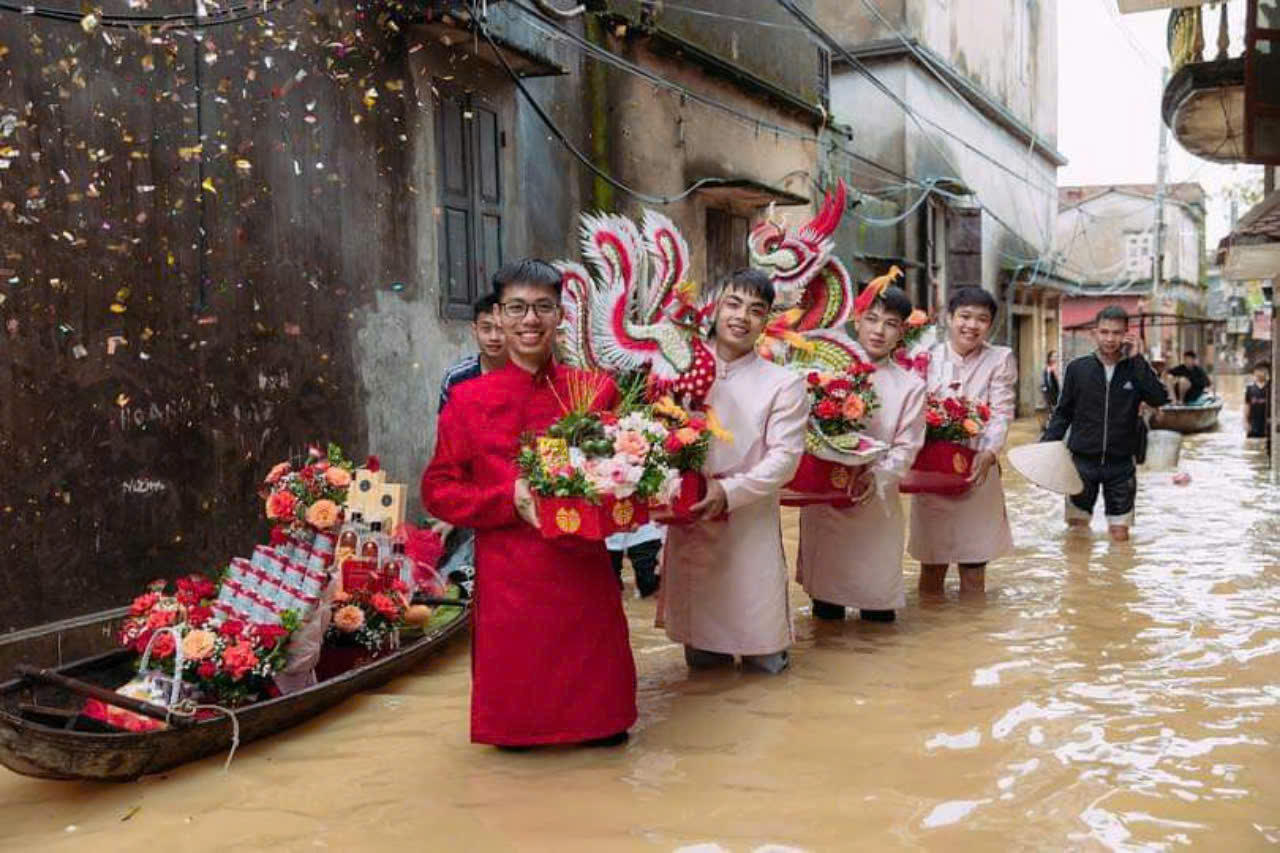 Vượt lũ lụt, đôi bạn trẻ đến với nhau kết duyên trăm năm - 6