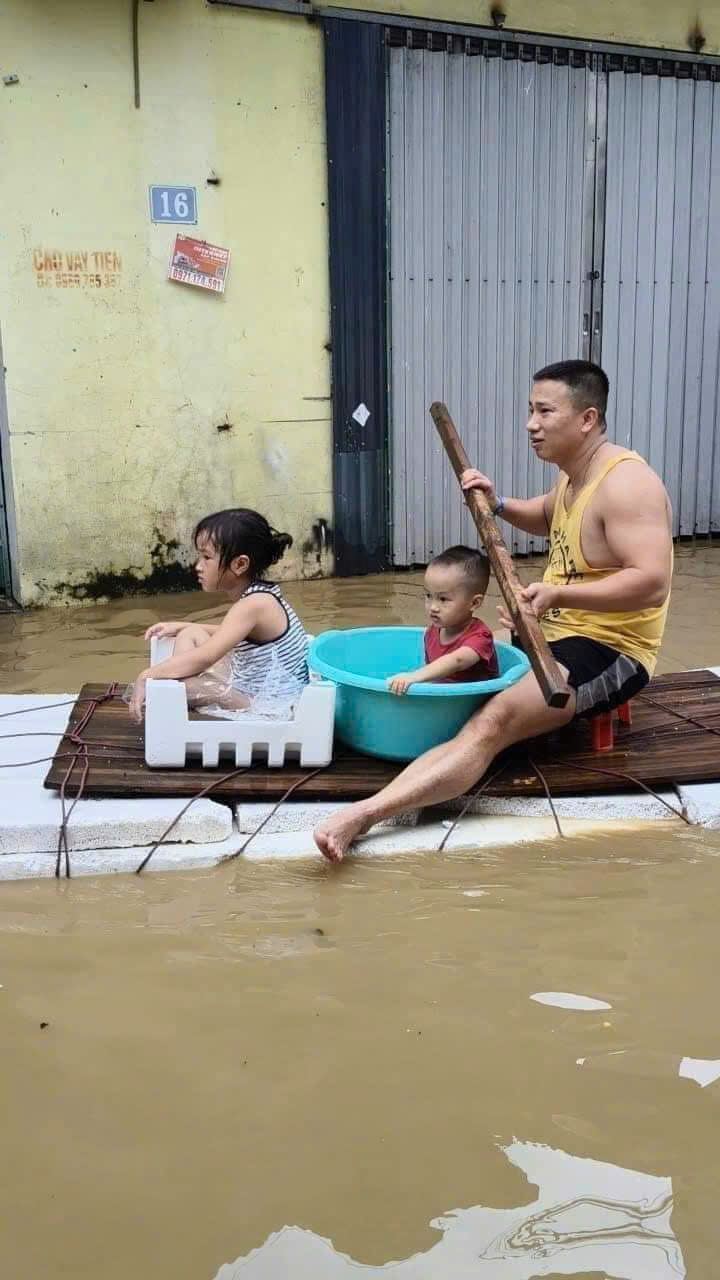 Phương tiện di chuyển kỳ lạ ở làng du lịch gốm Bát Tràng nổi tiếng - 14