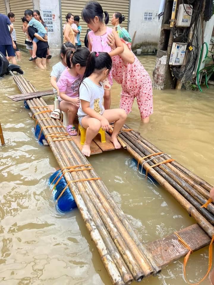 Phương tiện di chuyển kỳ lạ ở làng du lịch gốm Bát Tràng nổi tiếng - 7