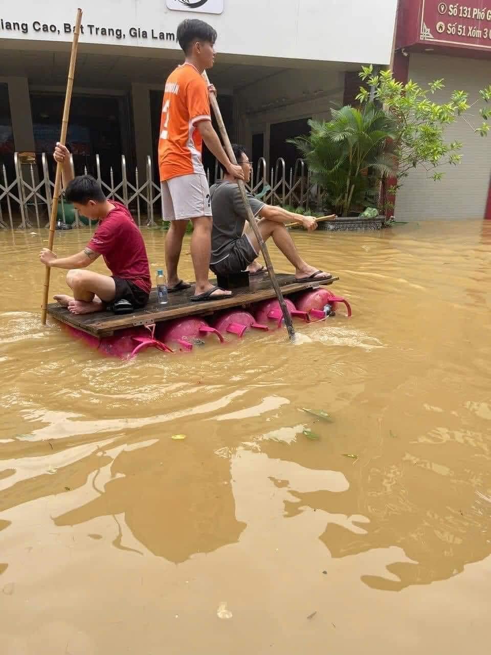 Phương tiện di chuyển kỳ lạ ở làng du lịch gốm Bát Tràng nổi tiếng - 8