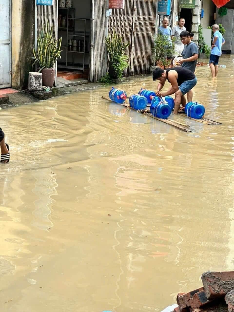 Phương tiện di chuyển kỳ lạ ở làng du lịch gốm Bát Tràng nổi tiếng - 9