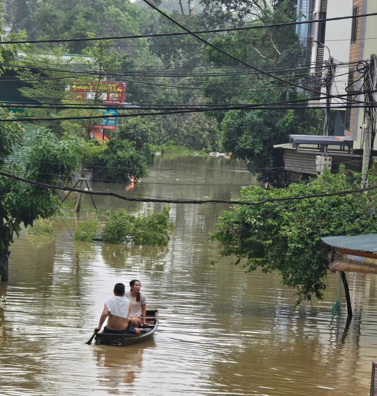 Phương tiện di chuyển kỳ lạ ở làng du lịch gốm Bát Tràng nổi tiếng - 15