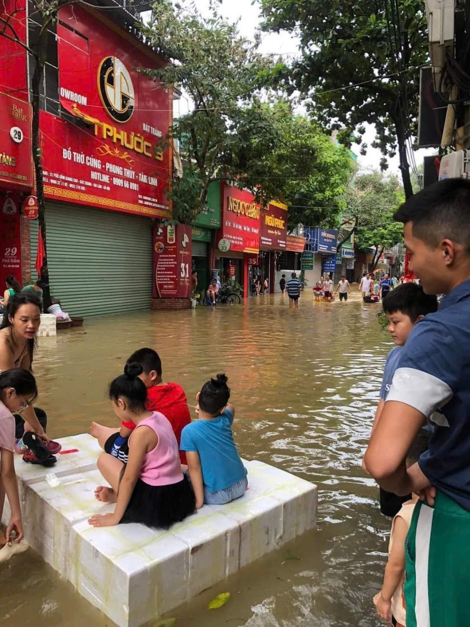 Phương tiện di chuyển kỳ lạ ở làng du lịch gốm Bát Tràng nổi tiếng - 13