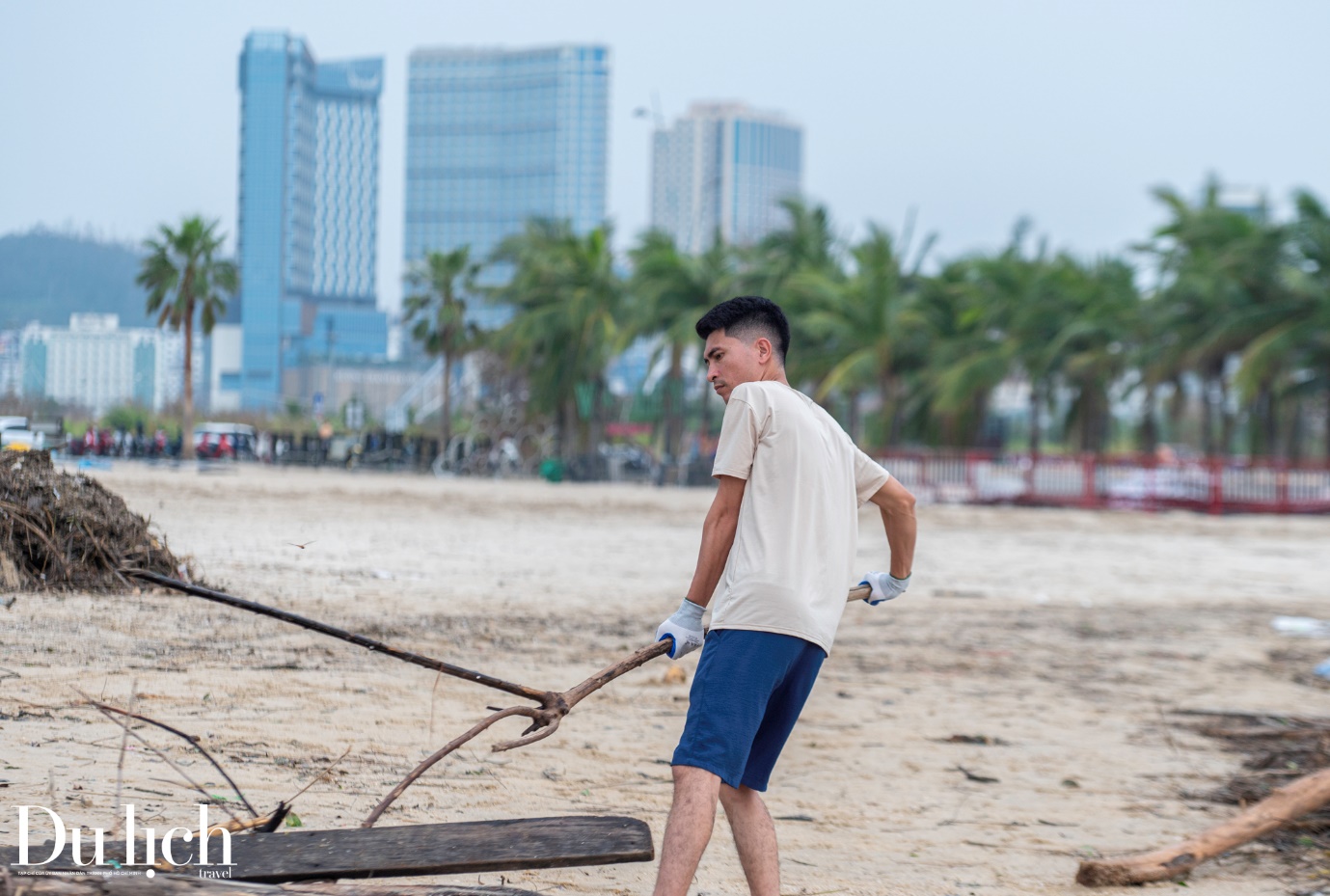 hon 10.000 nguoi don sach bien ha long don du khach - 9