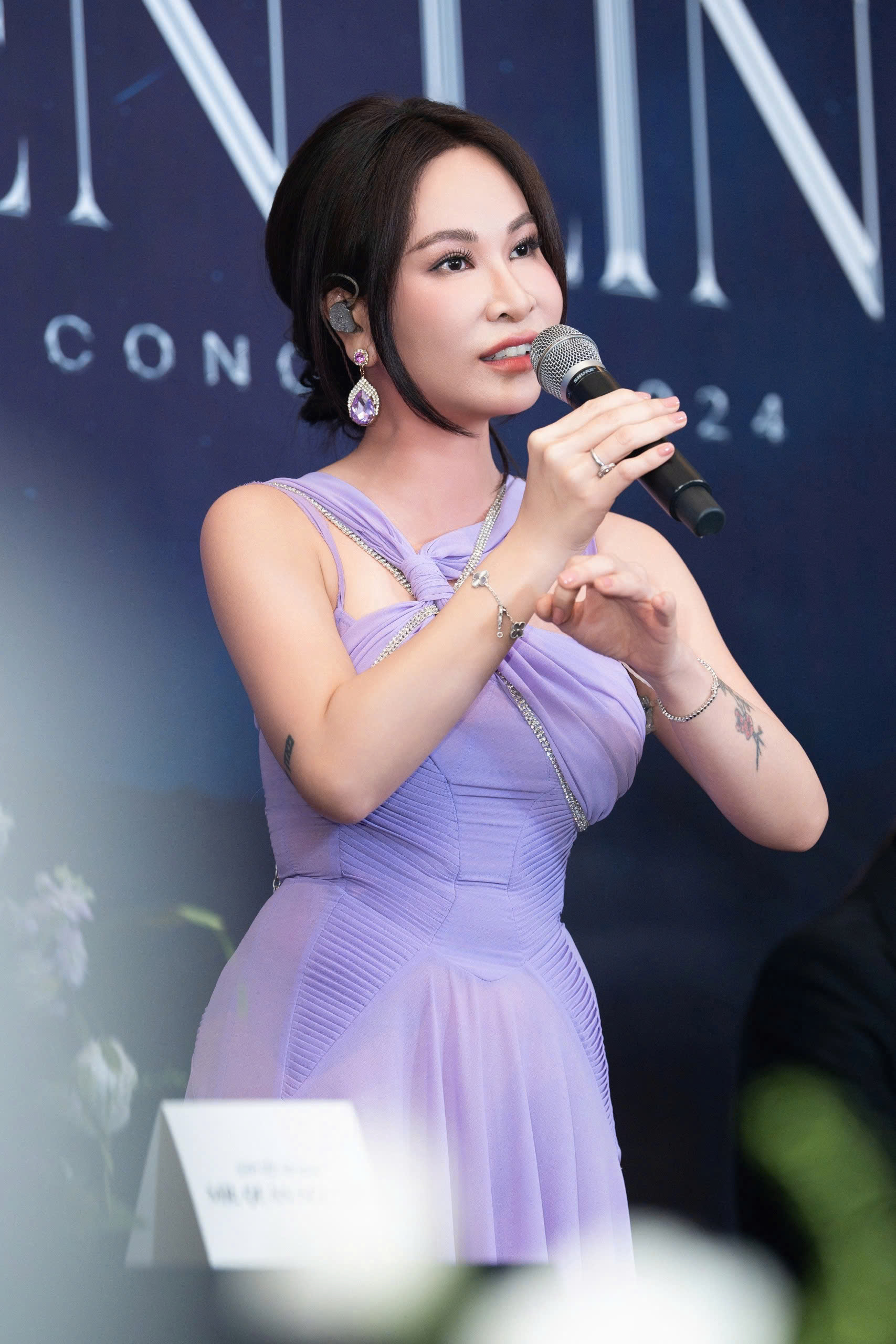 Uyên Linh: “Tôi không phải bán gì hết để có tiền làm show" - 1