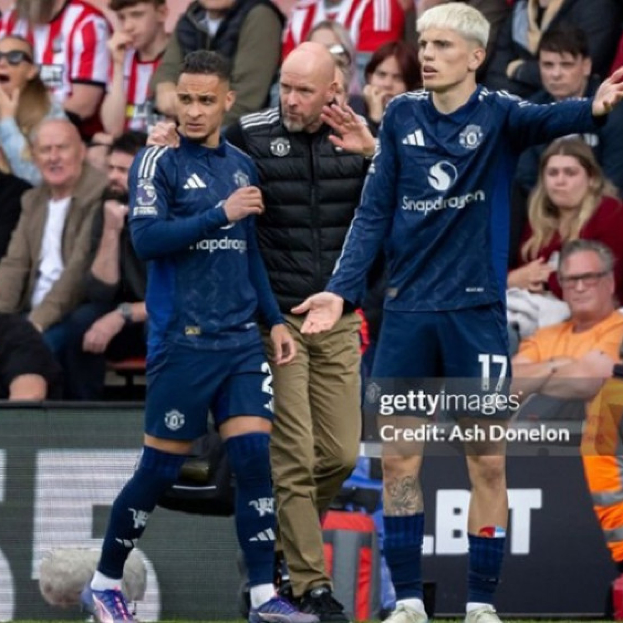  - MU đấu Barnsley dưới cơ ở League Cup, Ten Hag cảnh báo Antony