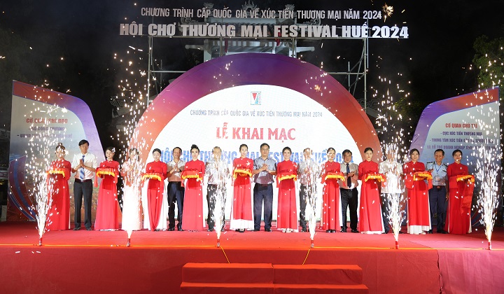 Hội chợ thương mại Festival Huế hướng về đồng bào bị ảnh hưởng mưa lũ - 1