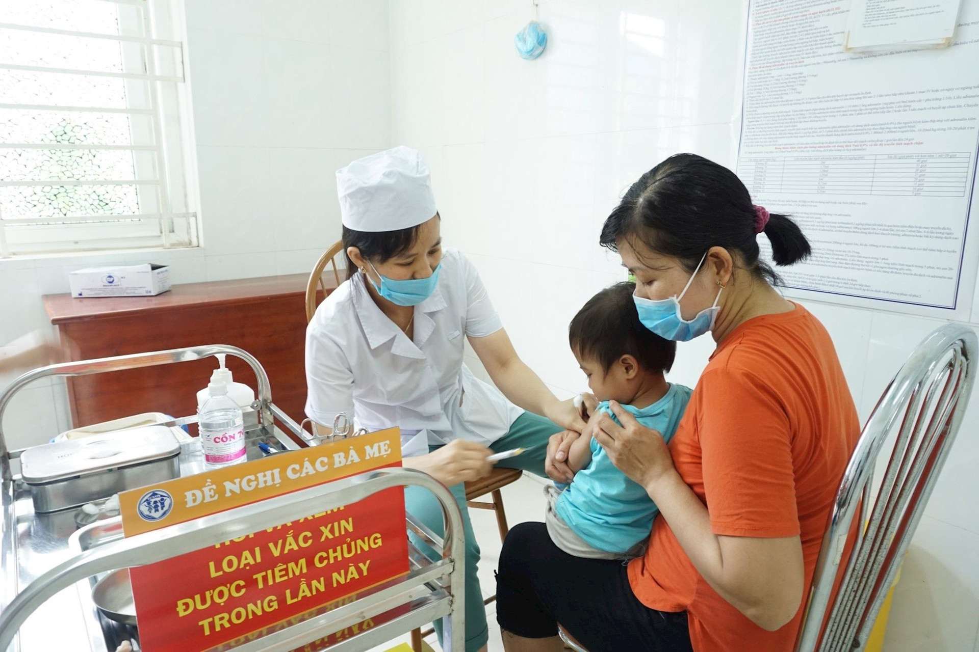 TP.HCM đẩy mạnh chiến dịch tiêm vaccine phòng chống dịch sởi - 2