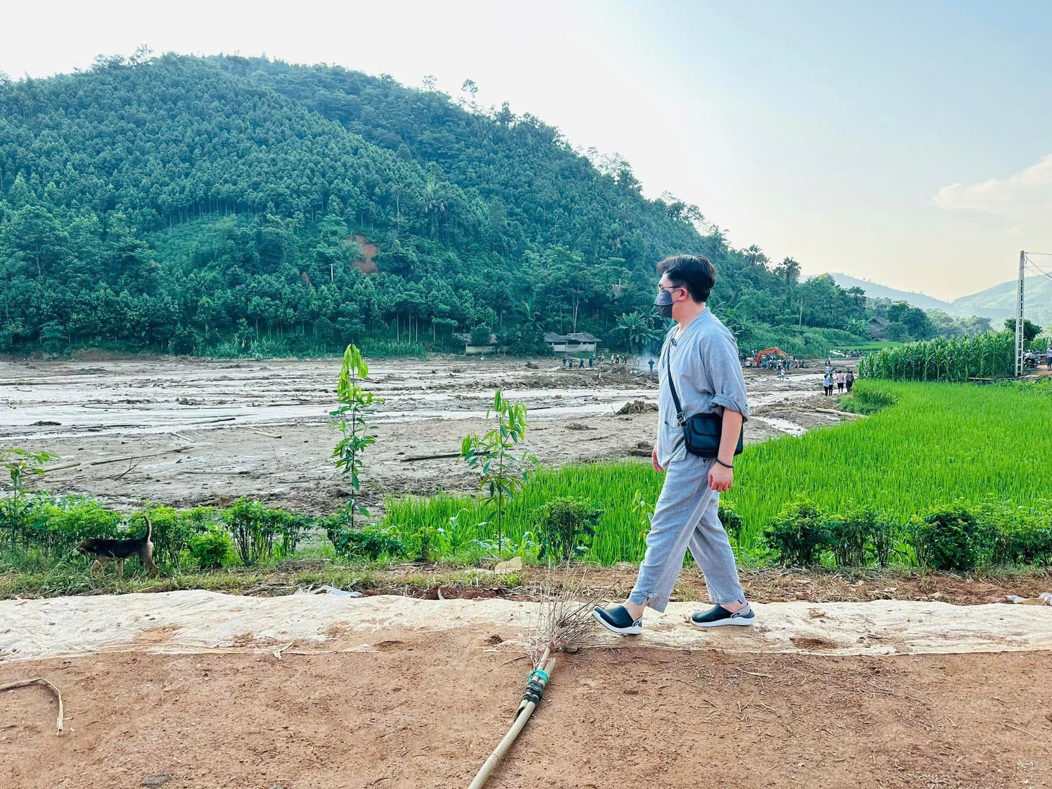 NSƯT Đại Nghĩa bán vàng, kim cương làm từ thiện, chia sẻ đau lòng khi đến Làng Nủ - 1