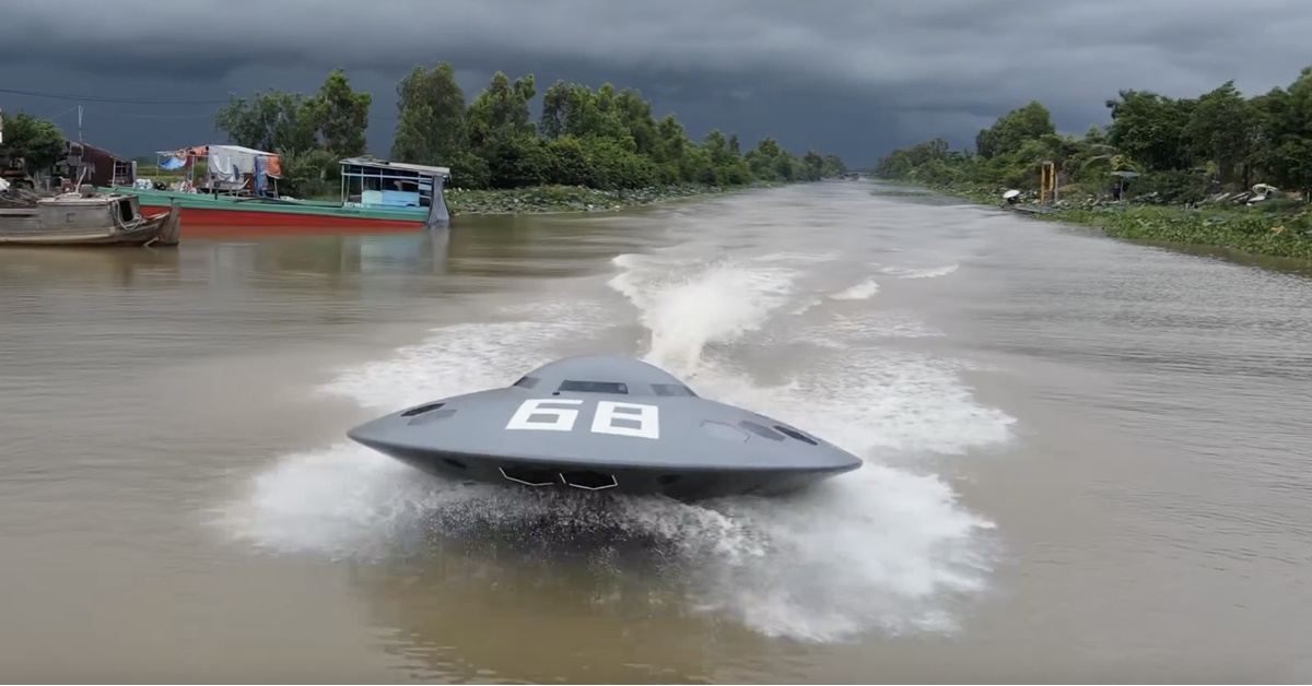 Chàng cơ khí 8X và hành trình tạo thành "đĩa bay" có một không hai trên mặt nước