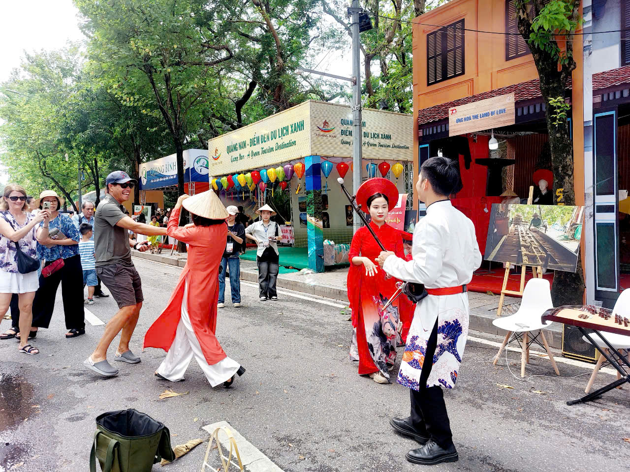 Những điểm chụp ảnh hút du khách tại Festival Thu Hà Nội - 12