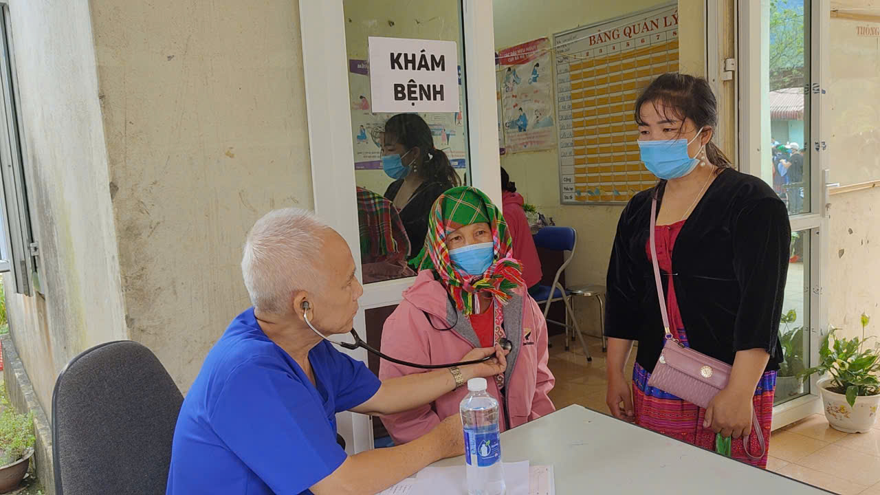 'Hành trình Việt Bắc' tiếp nối chung tay cùng đồng bào khắc phục sau bão lũ - 12