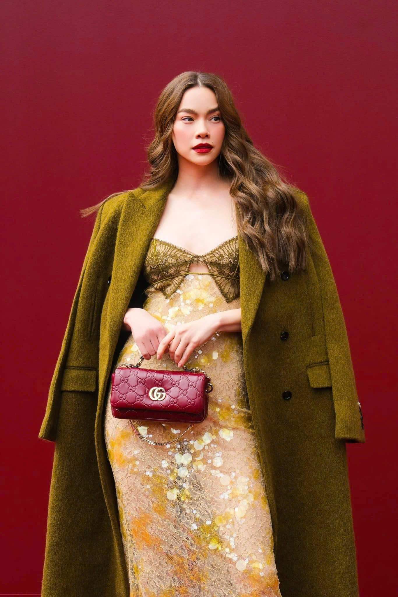 Hồ Ngọc Hà diện váy 300 triệu lên trang chủ của Gucci, được truyền thông quốc tế săn đón - 1