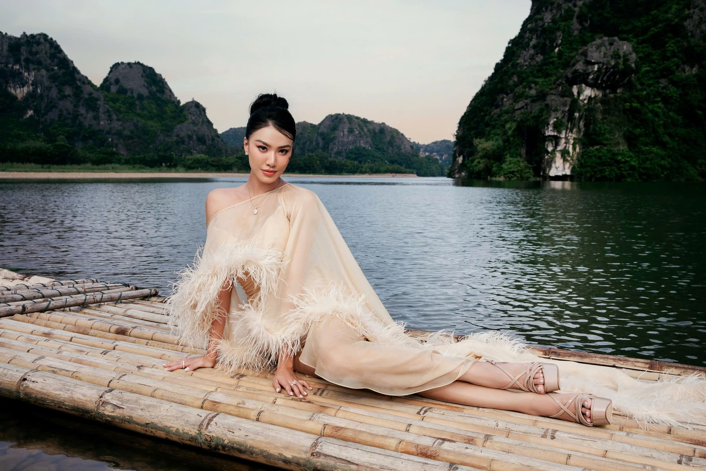 Giám khảo Miss Cosmo 2024 - Kim Duyên: “Tôi tự hào vì ban tổ chức tại Việt Nam đang làm rất tốt vai trò của mình” - 3