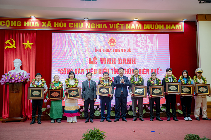 Vinh danh 10 công dân tiêu biểu tỉnh Thừa Thiên Huế năm 2023 - 1