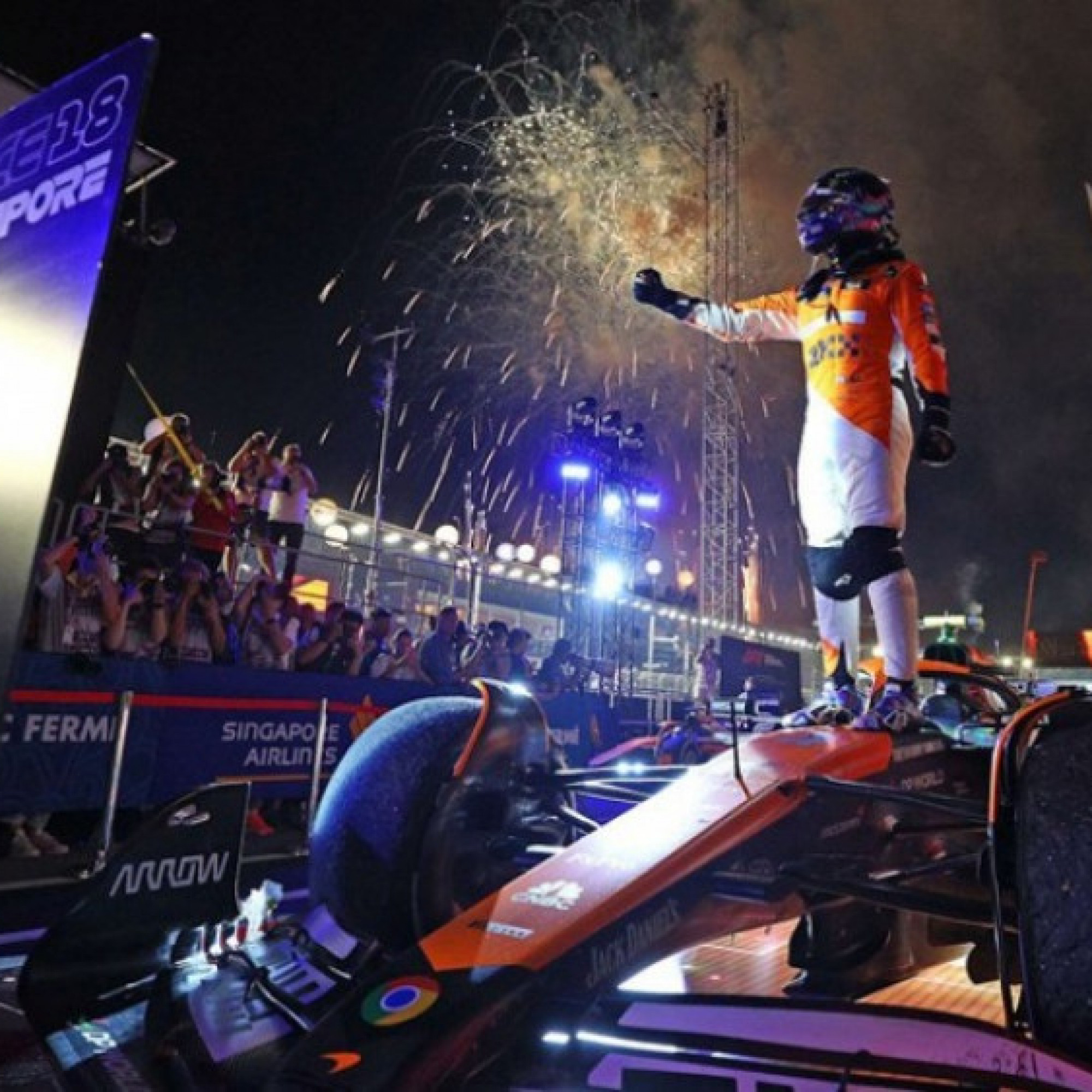  - Đua xe F1, Singapore GP: “Quà” chia tay của Ricciardo dành cho Verstappen